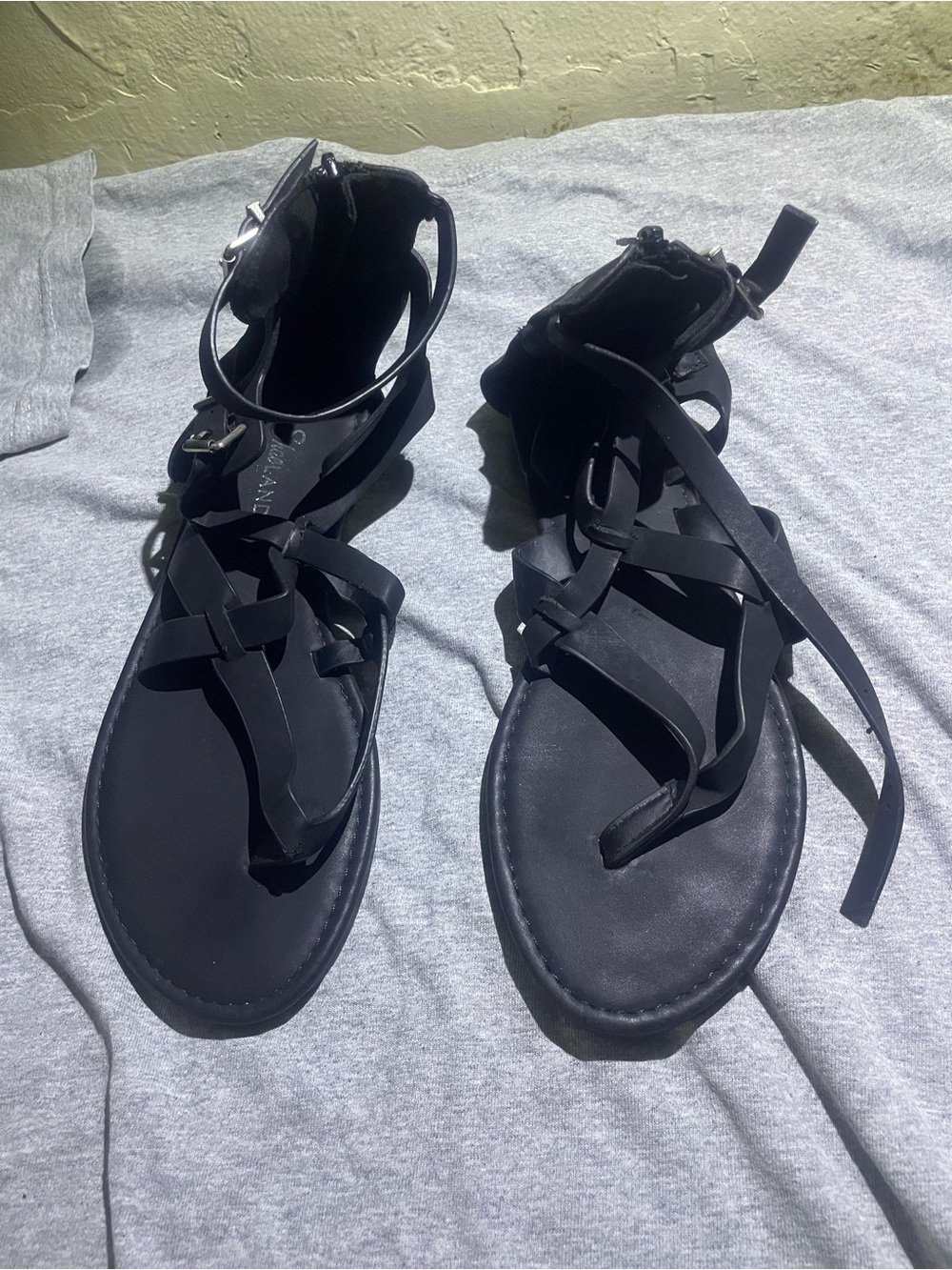 ShoeLand SZ 8 Cross straps Zipper Black Gladiator Sandals Women's Strappy Flat